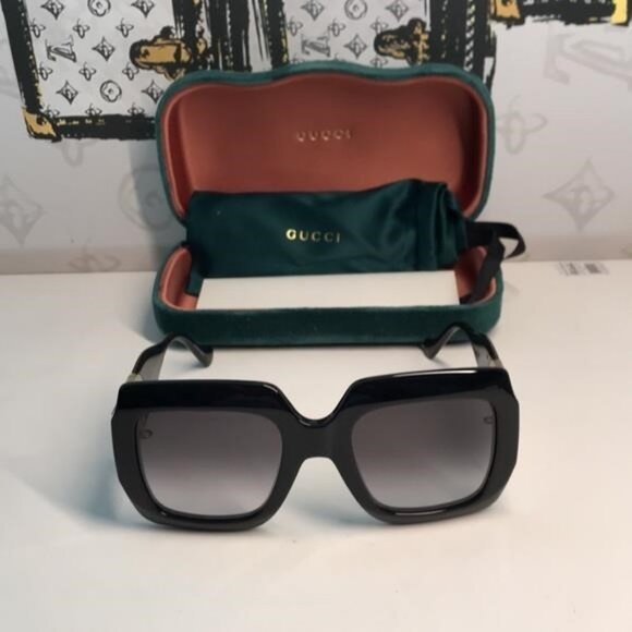 New ✨ Authentic Gucci GG1022S 001 Black Oversized Square Sunglasses ✨ - Picture 7 of 11